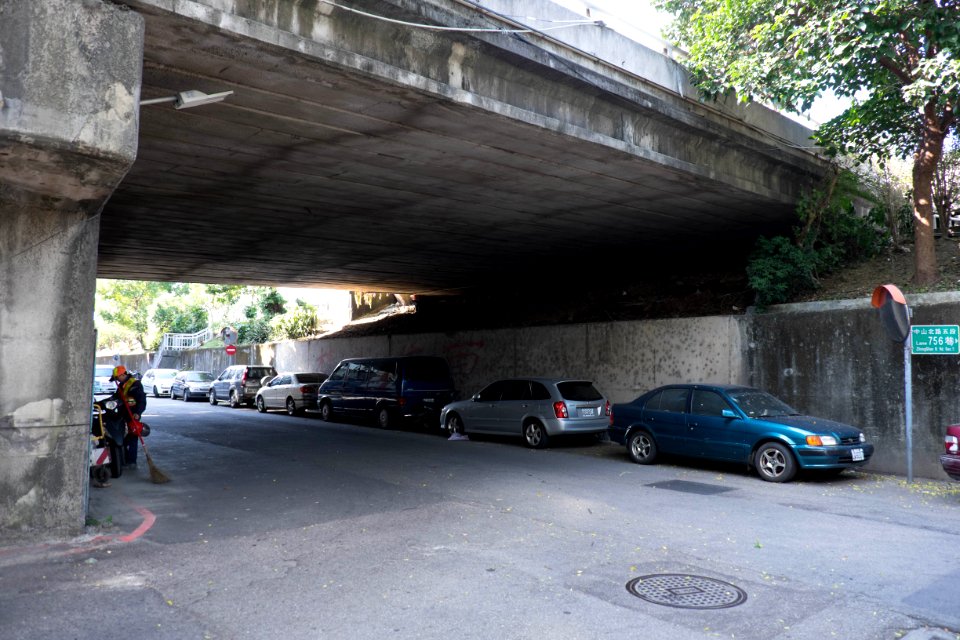 Lane 756, Zhongshan North Road Section 5 under South Slope of Fulin Bridge 20150102