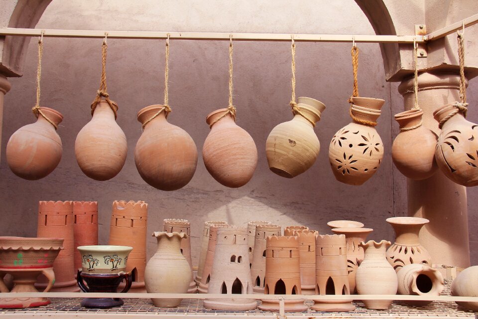Market oman pottery