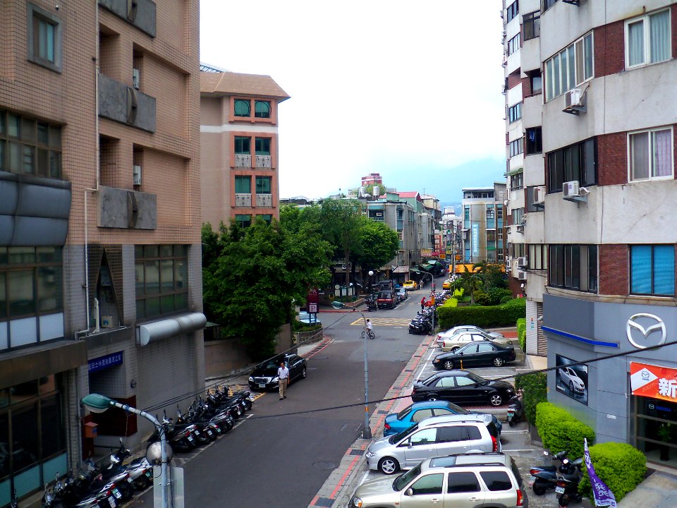 Lane 94, Dexing West Road, Shilin District, Taipei 20090822