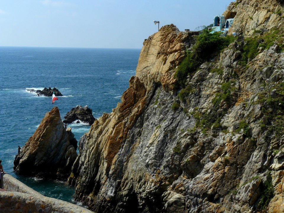 La Quebrada toma amplia