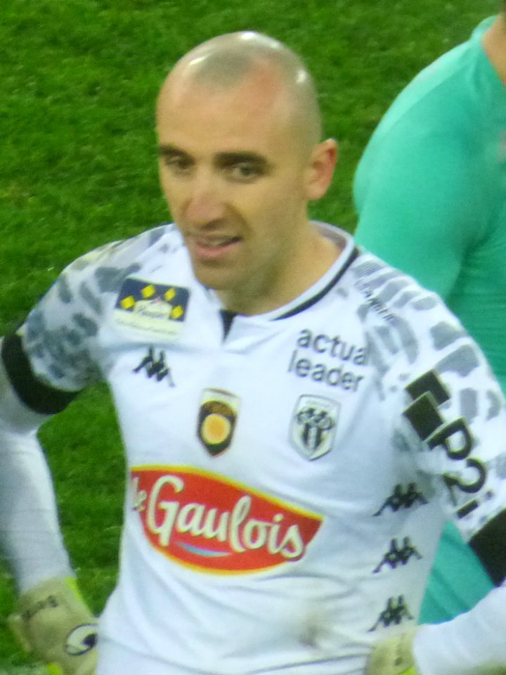 Lens - Angers (29-11-2020) 59 (cropped)