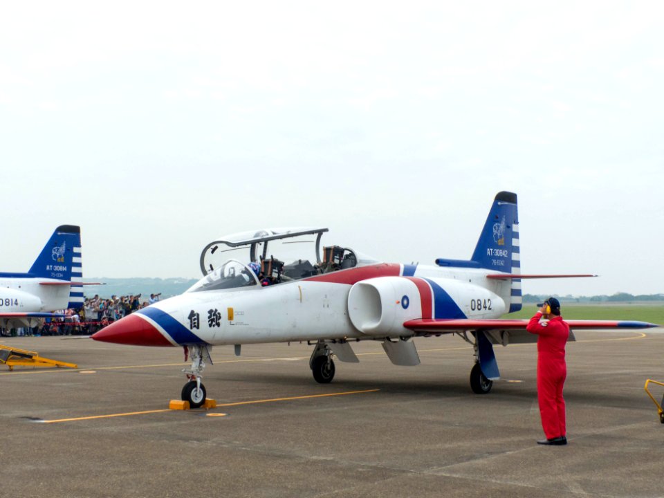 Li Jun-Ting, ROCAF Major, Pilot of Thundertigers AT-3 0842 Leaving Aircraft 20161126b