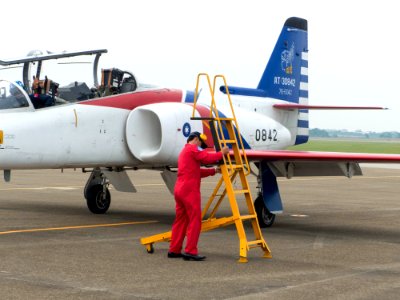 Li Jun-Ting, ROCAF Major, Pilot of Thundertigers AT-3 0842 Leaving Aircraft 20161126c