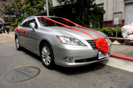 Lexus ES 350 Wedding Car in Lane 110, Sanmin Road, Taipei 20160430