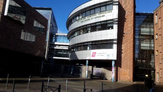 Lille 2 Faculté Sciences juridiques, politiques et sociales 1