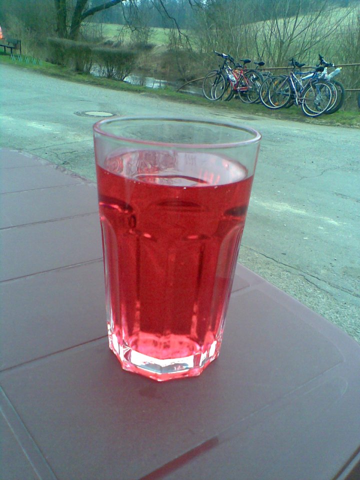 Limonáda před hostincem v Kuksu