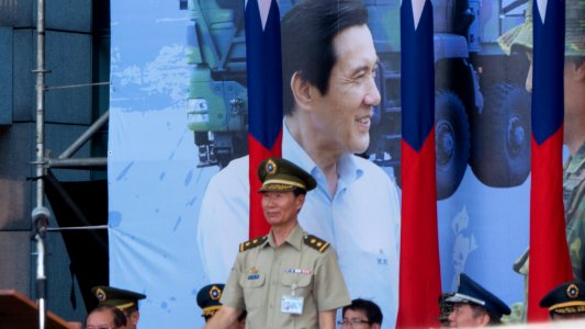 Lieutenant General Wu Ying-ping, Commander of the Military Police Stand up in Review Stand 20140906