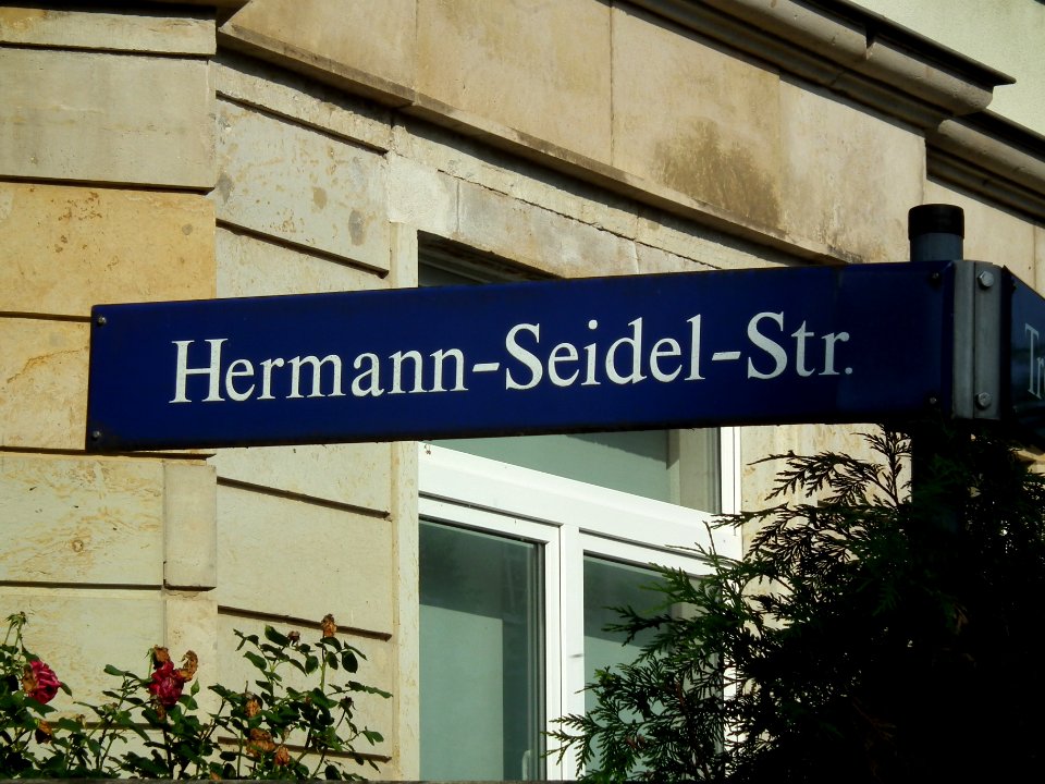 2021-07-10 Hermann-Seidel-Straße, Dresden 01