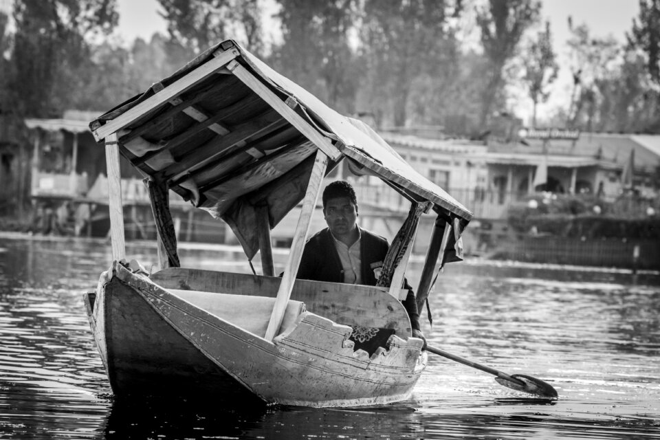 Dal lake shikara ride man in boat