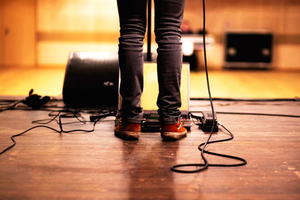 Wires microphone amps