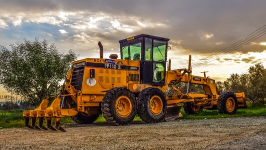 Wheel grader heavy machine