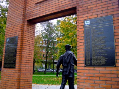 Сестрорецк памятник рабочему памятные доски