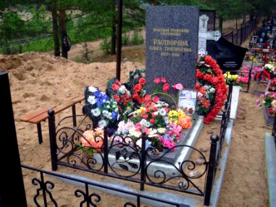 Памятник Растворовой Ольги Григорьевны на Сестрорецком кладбище