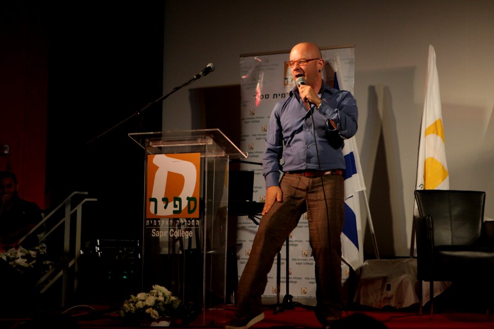 קובי עוז - כנס שדרות לחברה במכללה האקדמית ספיר-2