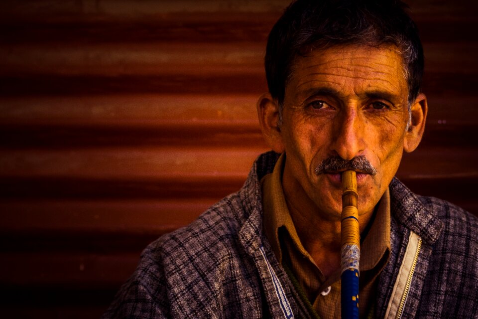 Man smoking kashmir kashmiri man smoking photo