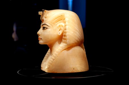 09092019 (25) - Tête taillée du visage de Toutankhâmon