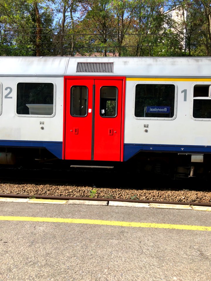 -SNCB-NMBS Boondael train station 2018 02