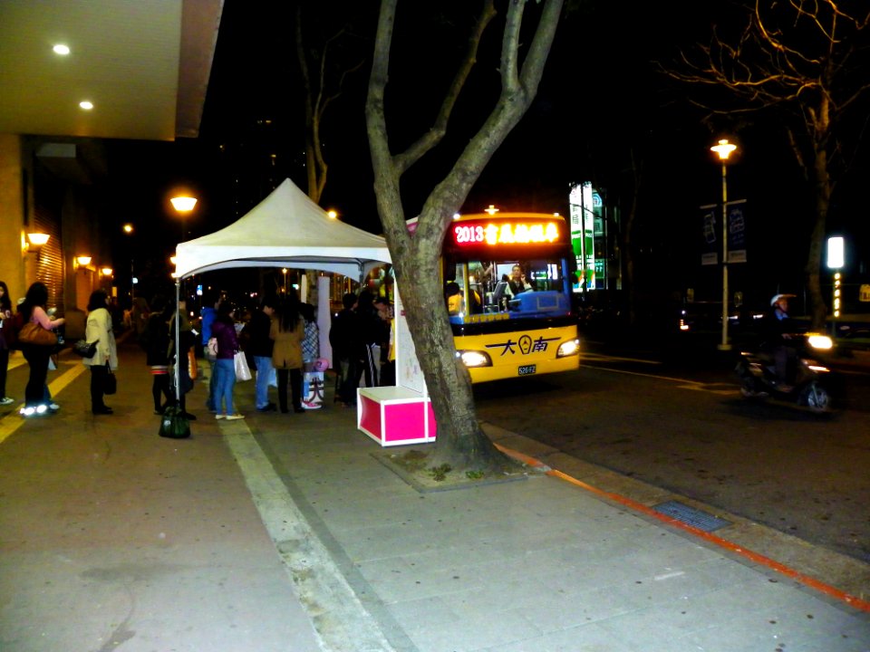 2013TIBE Day4 Hall2 Shuttle Bus in Night 20130202