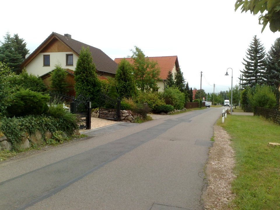 2015-98-17 Maxim-Gorki-Straße, Braunsdorf, 02