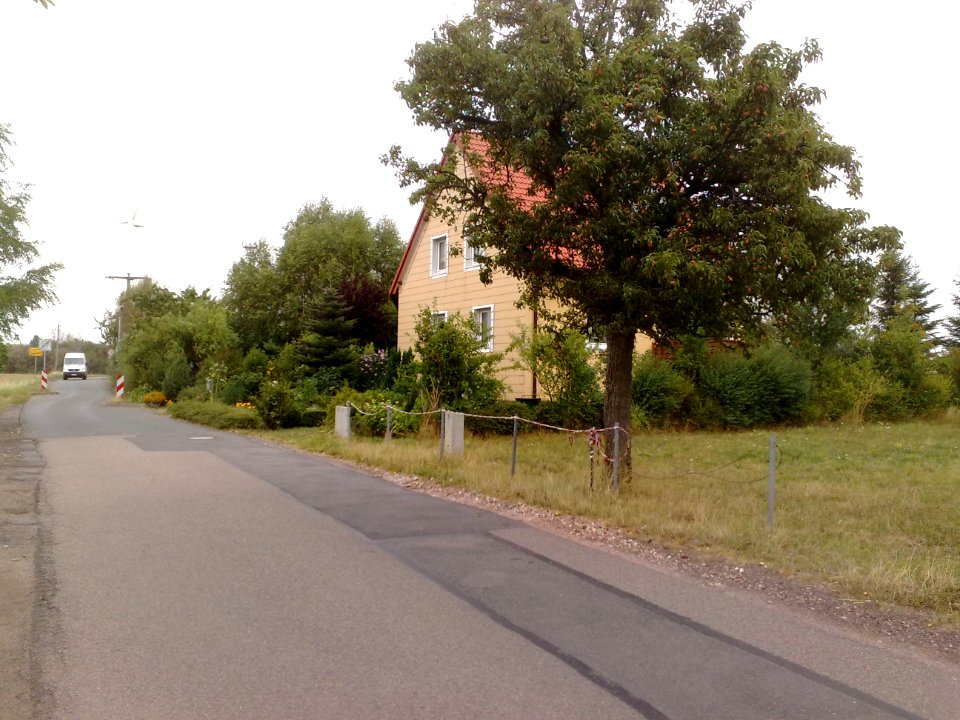 2015-98-17 Maxim-Gorki-Straße, Braunsdorf, 01
