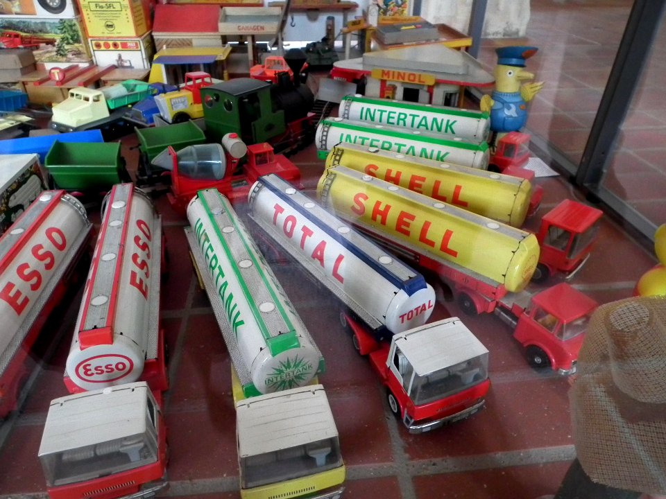 2020-01-25 Barockschloss Rammenau Sonderausstellung Erinnerungen aus Blech und Plaste - Modellspielzeug aus der DDR 01