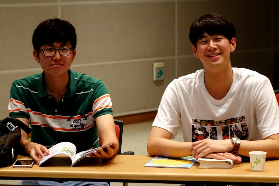 2015년 7월 21일 의무소방원 출신 대학생 2명