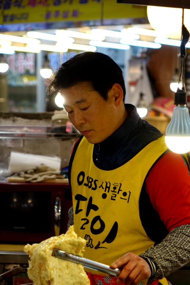 2015년 1월 10일 안양중앙시장 어묵 장인 송일형 어묵 조리 근접