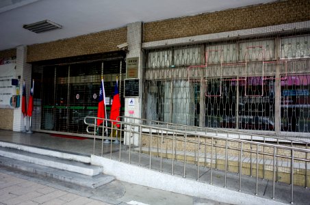 Closed Minsheng Post Office with Flags of th Republic of China and Double Ten Light 20141012