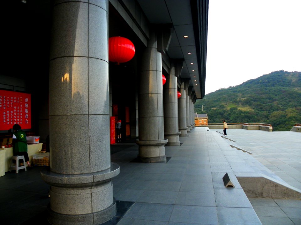 Columns in Grand Buddha Hall of Dharma Drum Mountain 20110206