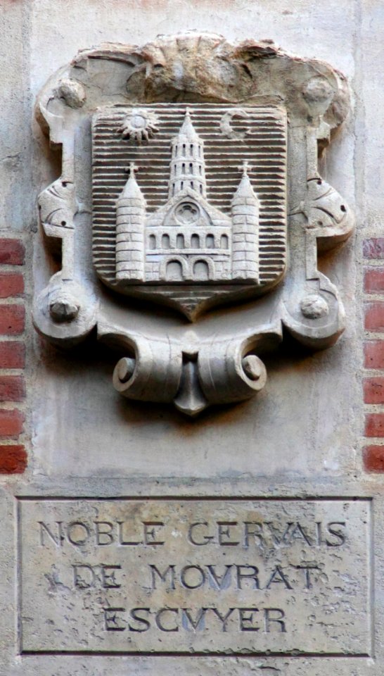 Coat of arms in Cour Henri IV Gervais de Mourat