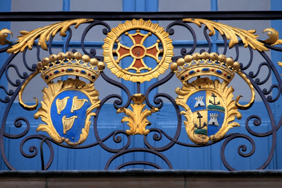 Coats of arms, balcony of Capitole of Toulouse 15