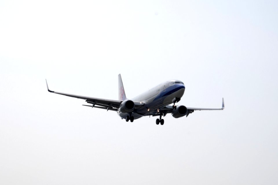 China Airlines Boeing 737-8Q8 B-18651 on Final Approach at Taipei Songshan Airport 20150427a