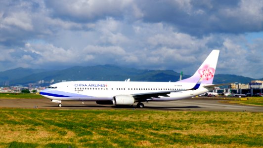 China Airlines Boeing 737-8SH B-18658 Departing from Taipei Songshan Airport 20160731b