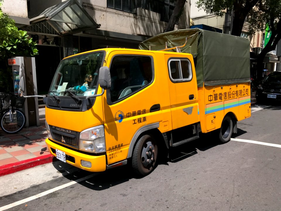 Chunghwa Telecom Fuso Canter Enginerring Service Truck 20170905