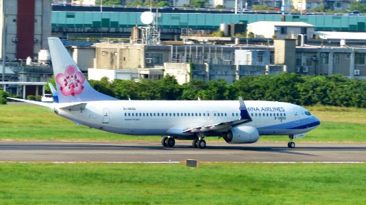 China Airlines Boeing 737-8MA B-18656 Taking off from Taipei Songshan Airport 20160821a
