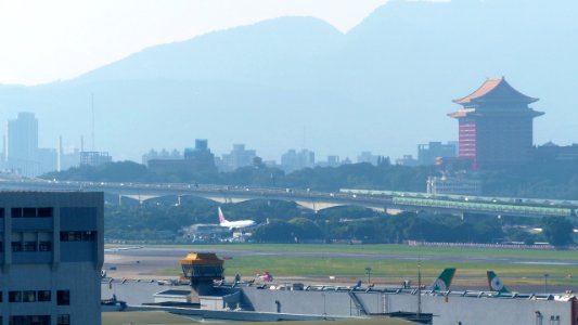 China Airlines Boeing 737-8Q8 B-18653 Final Approach at Taipei Songshan Airport 20141002
