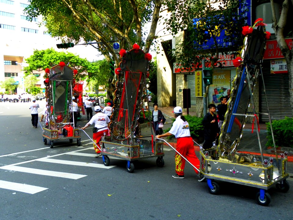 Ciyou Temple Mazu Cruise Parade 20131117-072