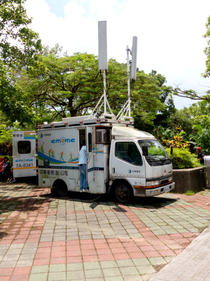 Chunghwa Telecom Mobile Phones Base Truck in FF24 20140726