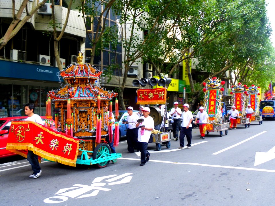 Ciyou Temple Mazu Cruise Parade 20131117-069