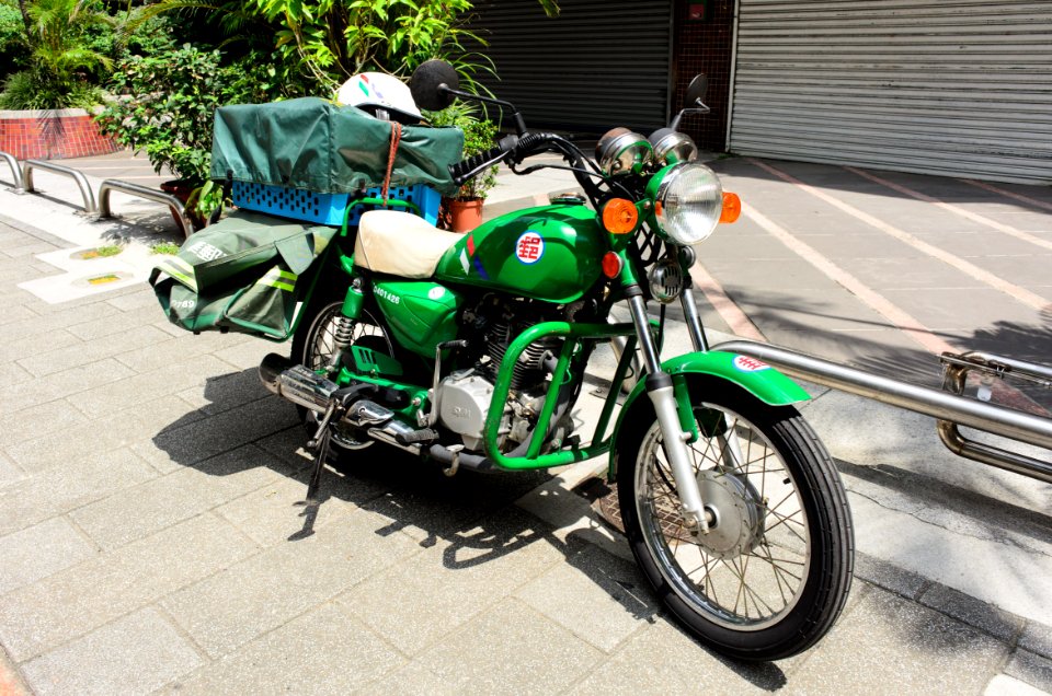 Chunghwa Post SYM Wolf 125EFi at Lane 110, Sanmin Road, Taipei 20150603