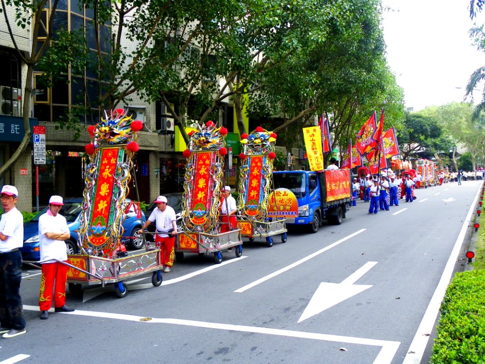 Ciyou Temple Mazu Cruise Parade 20131117-070