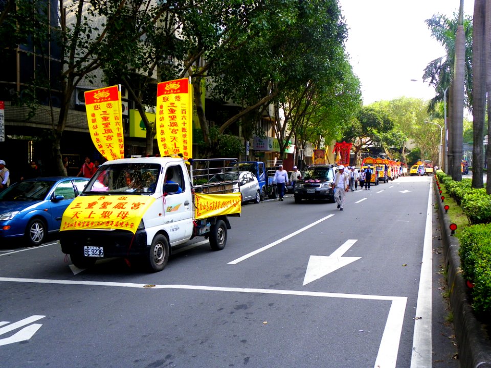 Ciyou Temple Mazu Cruise Parade 20131117-035