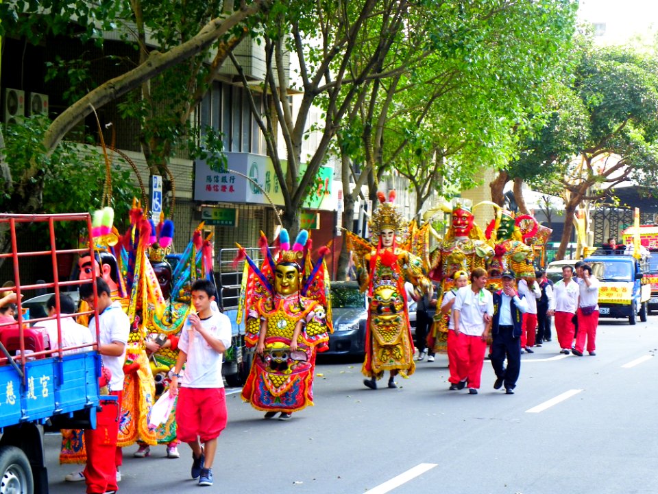 Ciyou Temple Mazu Cruise Parade 20131117-047
