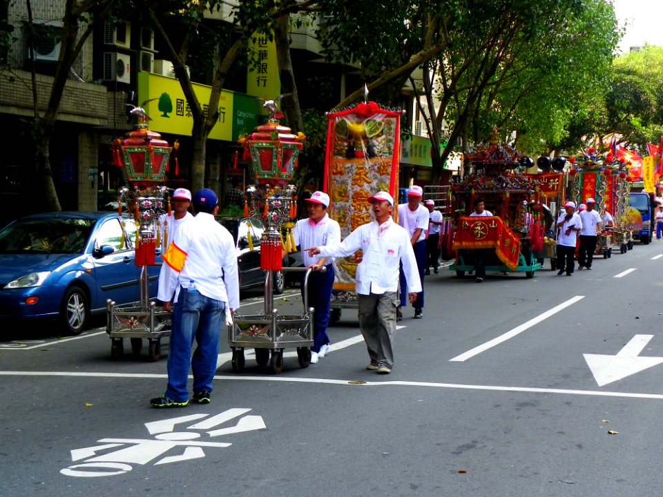 Ciyou Temple Mazu Cruise Parade 20131117-068
