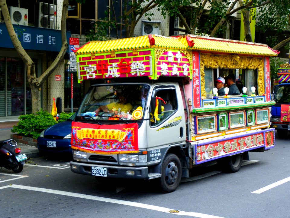 Ciyou Temple Mazu Cruise Parade 20131117-051
