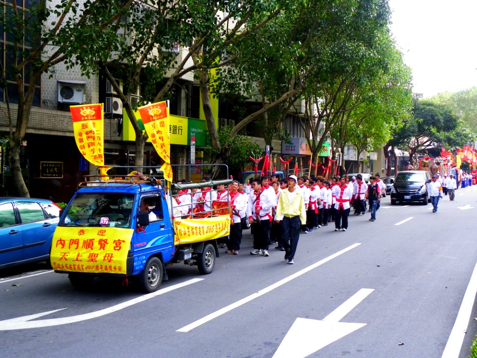 Ciyou Temple Mazu Cruise Parade 20131117-064