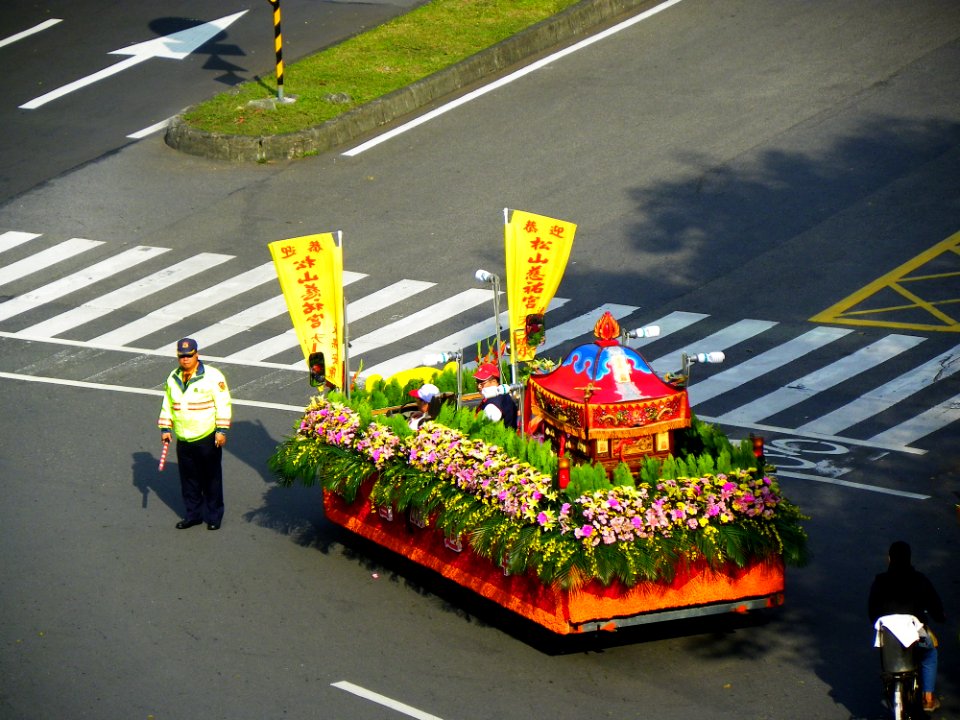 Ciyou Temple Mazu Cruise Parade 20131117-012