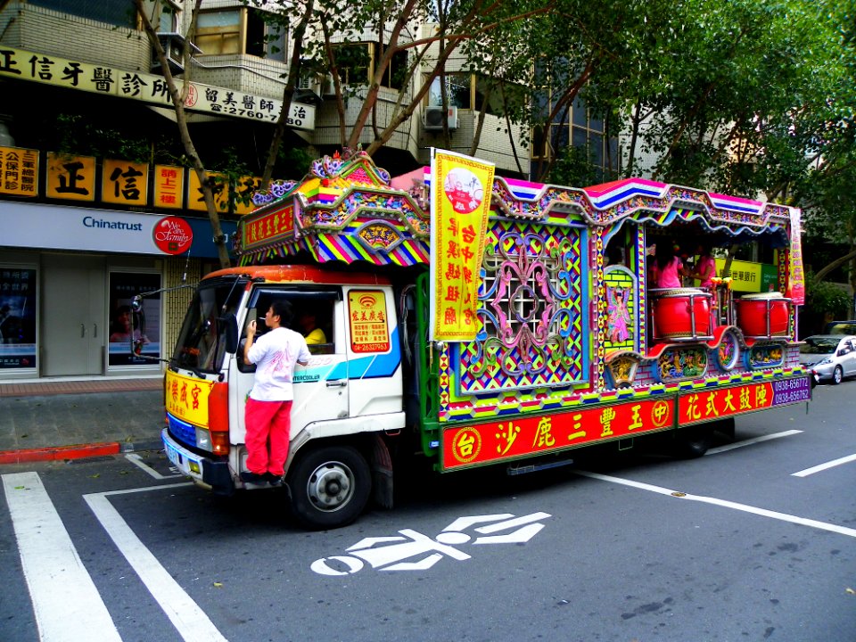 Ciyou Temple Mazu Cruise Parade 20131117-056