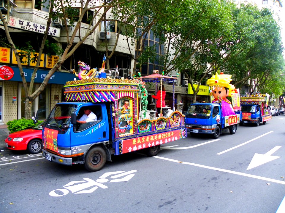 Ciyou Temple Mazu Cruise Parade 20131117-052