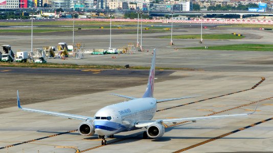 China Airlines Boeing 737-8MA B-18656 Taxiing at Taipei Songshan Airport 20160821d